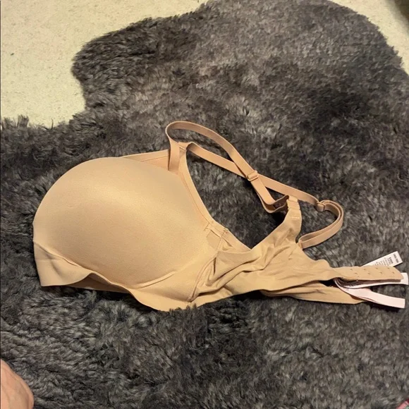 Victoria's Secret Nude Bra - Picture 1 of 3